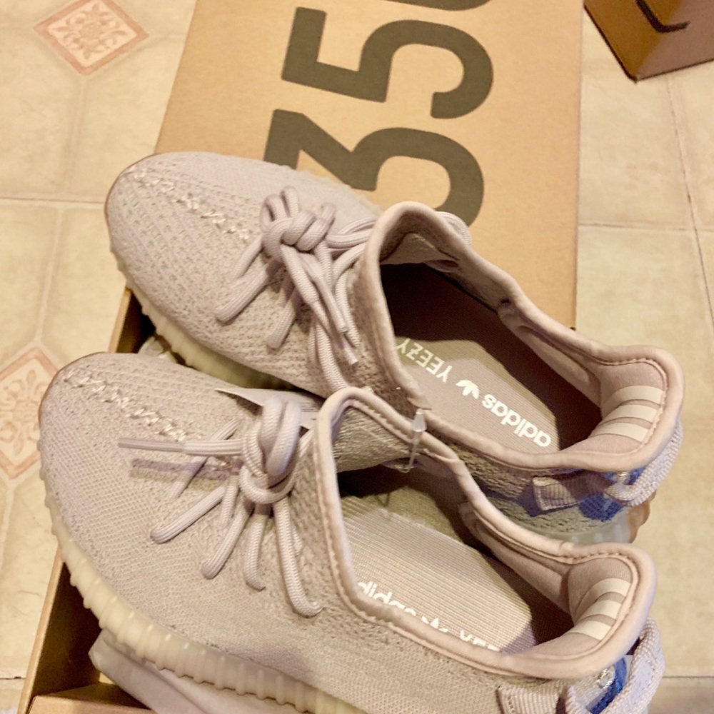 Authentic Yeezy Boost 350 size 7 in Men